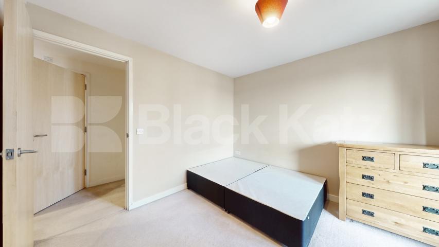 2 bedroom apartment seconds away from Caledonian road station inc all bills Cottage Road, Caledonian Road